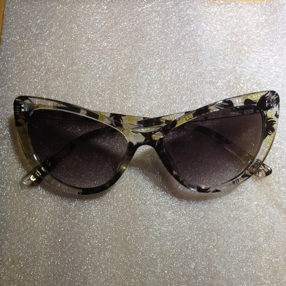 Cat eye sunglasses